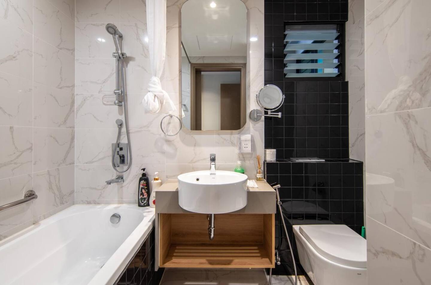 Luxury 2 Or 3Br Apartment In Dist 1 N Pool, Gym, Airport Pickup Thành Pho Ho Chí Minh Esterno foto
